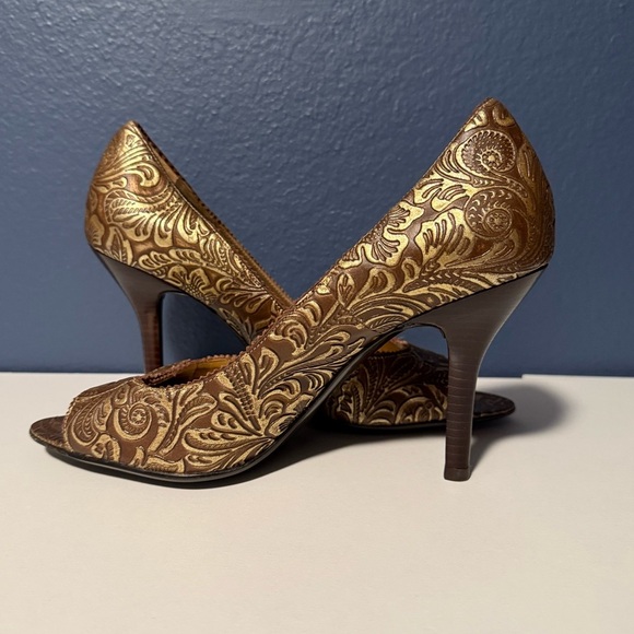 Carlos Santana Brown With Gold Embossed Floral Design Peep Toes Size 10 - Picture 4 of 8
